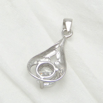 時(shí)尚飾品新風(fēng)尚 鑲鋯天竺銀吊墜的韓國潮流與批發(fā)商機(jī)